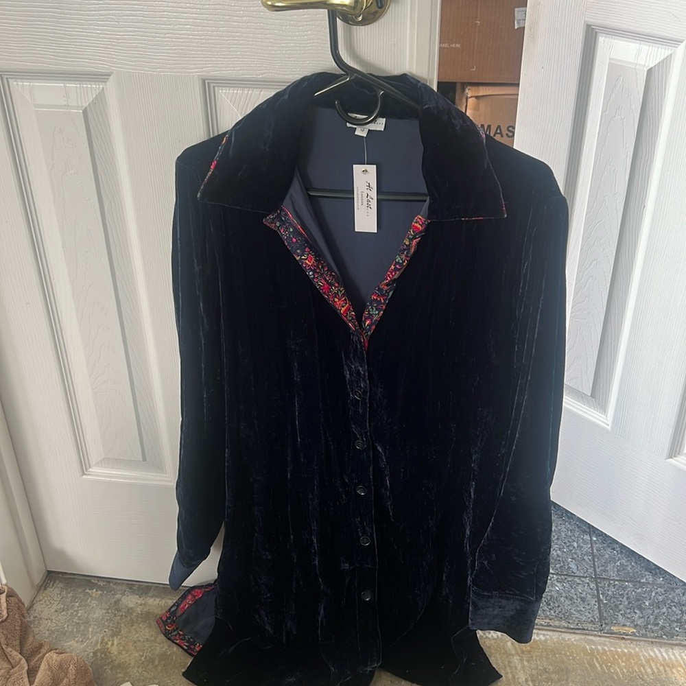 Long blue velvet shirt